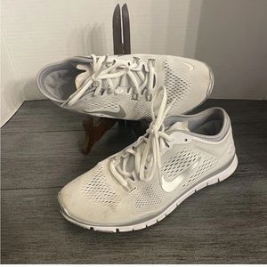 Nike Free Tr Fit 4 Woman’s U.S. Size 7 White Running Shoes - Preowned